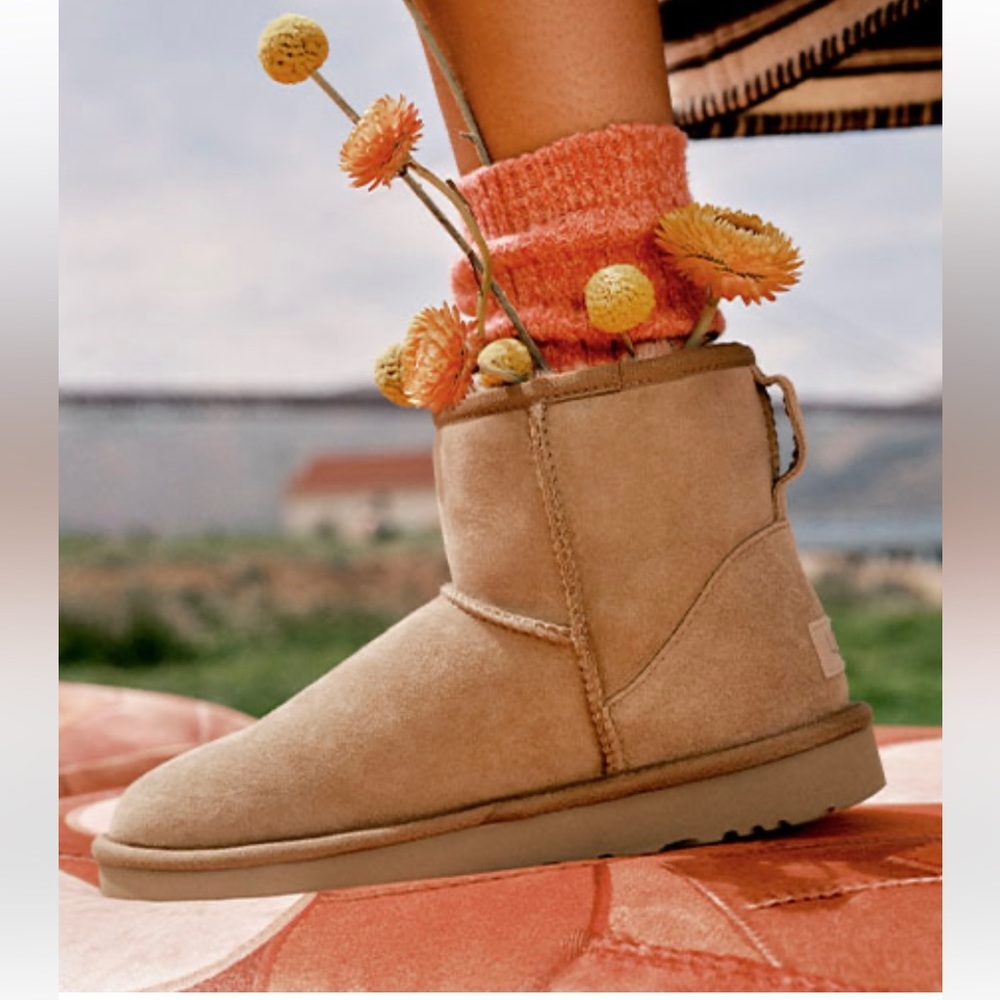 NWT UGG Classic Mini ll Boot Chestnut Women’s Size 6